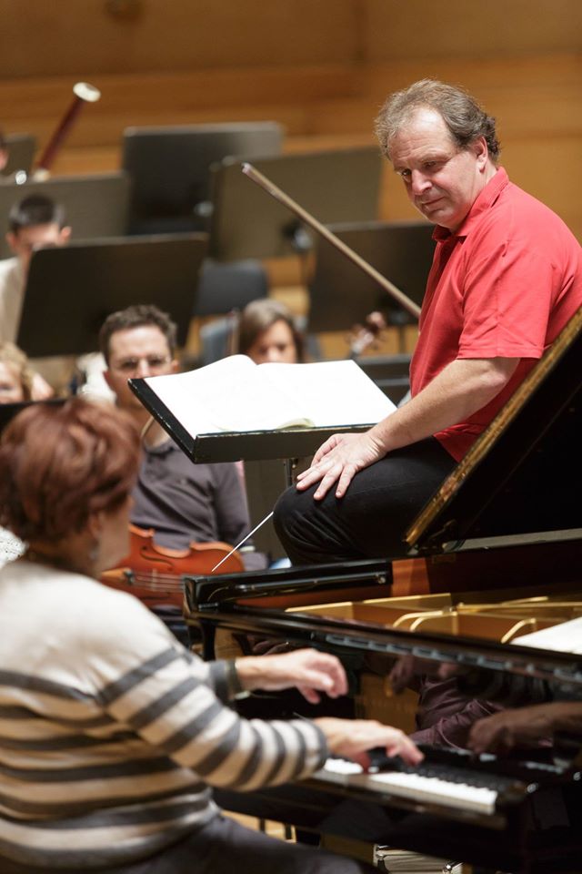 Orkester Slovenske filharmonije
dirigent György Győriványi Ráth
Dubravka Tomšič Srebotnjak, klavir
Wolfgang Amadeus Mozart: Koncert za klavir in orkester v D-duru št. 26, K. 537
