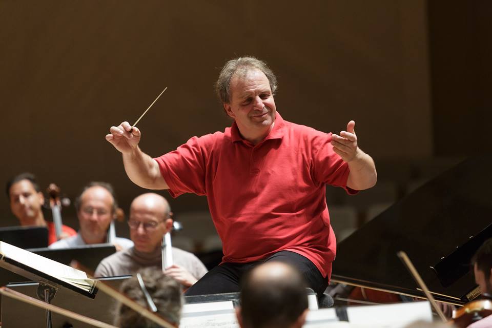 Orkester Slovenske filharmonije
dirigent György Győriványi Ráth
Dubravka Tomšič Srebotnjak klavir
Wolfgang Amadeus Mozart: Figarova svatba, uvertura, K. 492
Wolfgang Amadeus Mozart: Koncert za klavir in orkester v D-duru št. 26, K. 537
Franz Schmidt: Simfonija št. 4 v C-duru