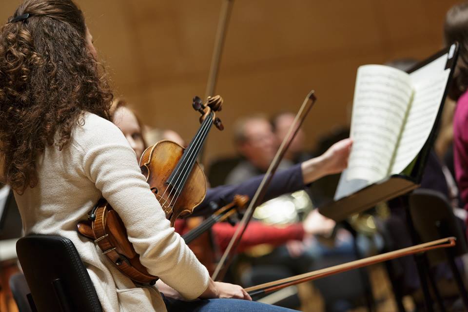 Orkester Slovenske filharmonije
dirigent György Győriványi Ráth
Dubravka Tomšič Srebotnjak klavir
Wolfgang Amadeus Mozart: Figarova svatba, uvertura, K. 492
Wolfgang Amadeus Mozart: Koncert za klavir in orkester v D-duru št. 26, K. 537
Franz Schmidt: Simfonija št. 4 v C-duru