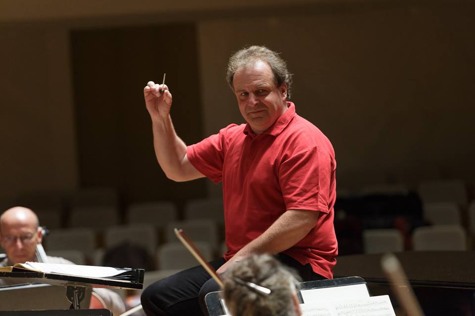 Orkester Slovenske filharmonije
dirigent György Győriványi Ráth
Dubravka Tomšič Srebotnjak klavir
Wolfgang Amadeus Mozart: Figarova svatba, uvertura, K. 492
Wolfgang Amadeus Mozart: Koncert za klavir in orkester v D-duru št. 26, K. 537
Franz Schmidt: Simfonija št. 4 v C-duru