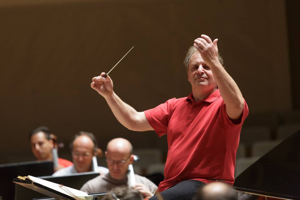 Orkester Slovenske filharmonije
dirigent György Győriványi Ráth
Dubravka Tomšič Srebotnjak klavir
Wolfgang Amadeus Mozart: Figarova svatba, uvertura, K. 492
Wolfgang Amadeus Mozart: Koncert za klavir in orkester v D-duru št. 26, K. 537
Franz Schmidt: Simfonija št. 4 v C-duru