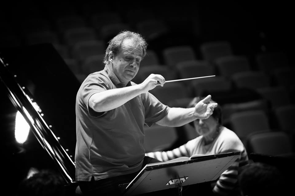 Orkester Slovenske filharmonije
dirigent György Győriványi Ráth
Dubravka Tomšič Srebotnjak klavir
Wolfgang Amadeus Mozart: Figarova svatba, uvertura, K. 492
Wolfgang Amadeus Mozart: Koncert za klavir in orkester v D-duru št. 26, K. 537
Franz Schmidt: Simfonija št. 4 v C-duru