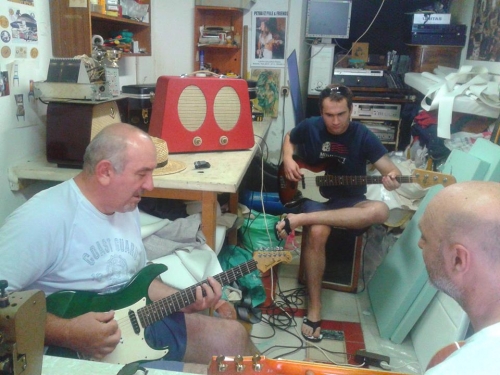 Vlado Poredoš, mlajši Poredoš in Faki von hinten... v glasbenem elementu!