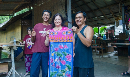 
				Widya je čudovit učitelj in mentor, pa tudi mojster batika.			