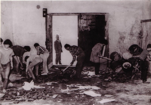   Godbeniki sami urejajo svoj bodoči godbeni dom, 1981