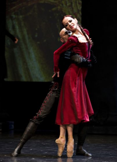 
				... Romeo in Julija (foto: Tiberiu Marta)<br>
			