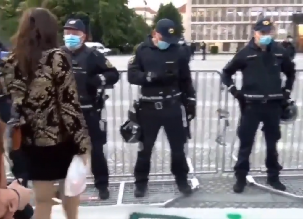 				Kolesarski protestniki, norčevanje in izzivanje policistov, Ljubljana 2020			