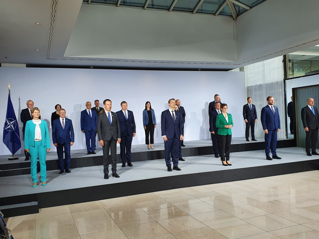 				Skupna fotografija obrambnih ministrov EU na neformalnem srečanju v Berlinu			