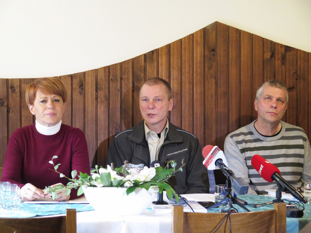 				Kmetijska ministrica Aleksandra Pivec je nameravala zamenjati direktorja Zavoda za gozdove Slovenije Damjana Oražma, a je namero preprečil Dejan Židan.			