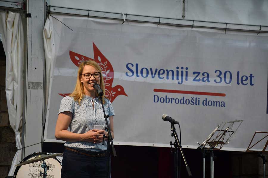 				Zbrane je nagovorila tudi ministrica za Slovence v zamejstvu in po svetu dr. Helena Jaklitsch			