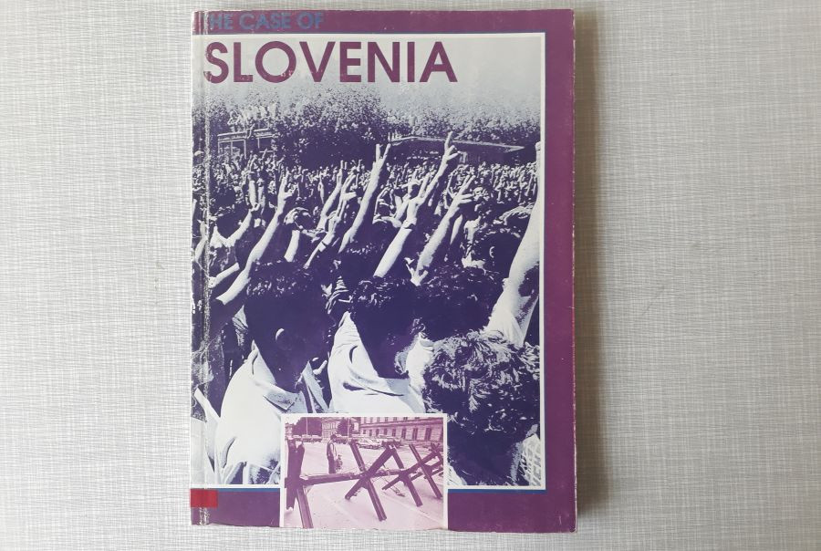 				Slika publikacije Nove revije »The case of Slovenia«. | Avtor UKOM			