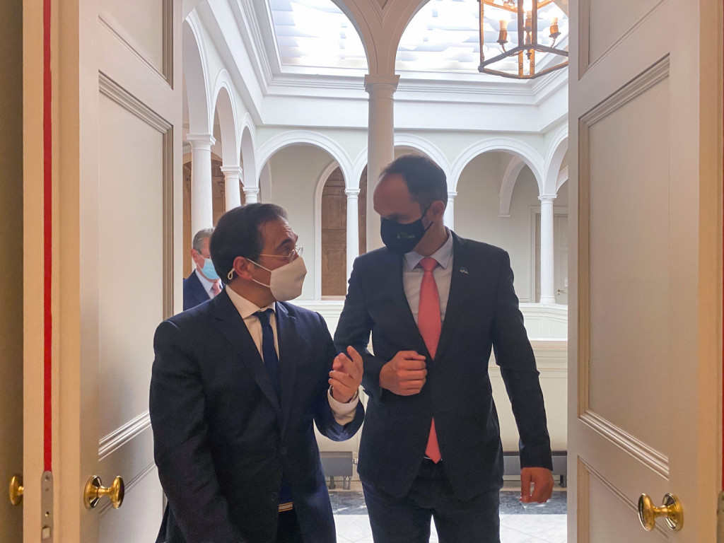 				Minister dr. Anže Logar s španskim ministrom Joséjem Manuelem Albaresom Buenom | Avtor Ministrstvo za zunanje zadeve			