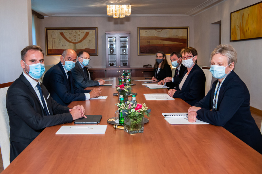 				Predsednik vlade se je  srečal s predsednico EBRD Odile Renaoud – Basso.			