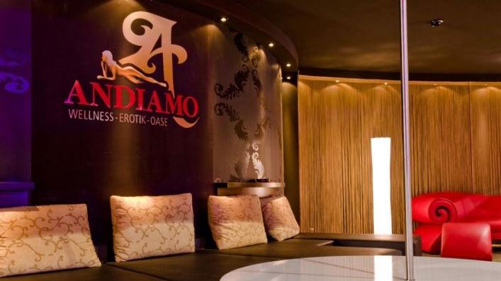 
				Andiamo, eden največjih erotičnih nočnih klubov v srednji Evropi ima sedež v bližnjem avstrijskem Beljaku. (Foto: Posnetek zaslona- Il Piccolo)			