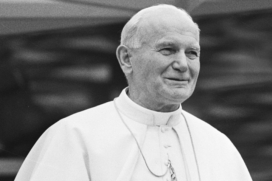 				Papež Janez Pavel II. je v poslanici pozval k molitvi za Hrvaško. | Avtor Rob Croes-ANEFO/Wikipedia			