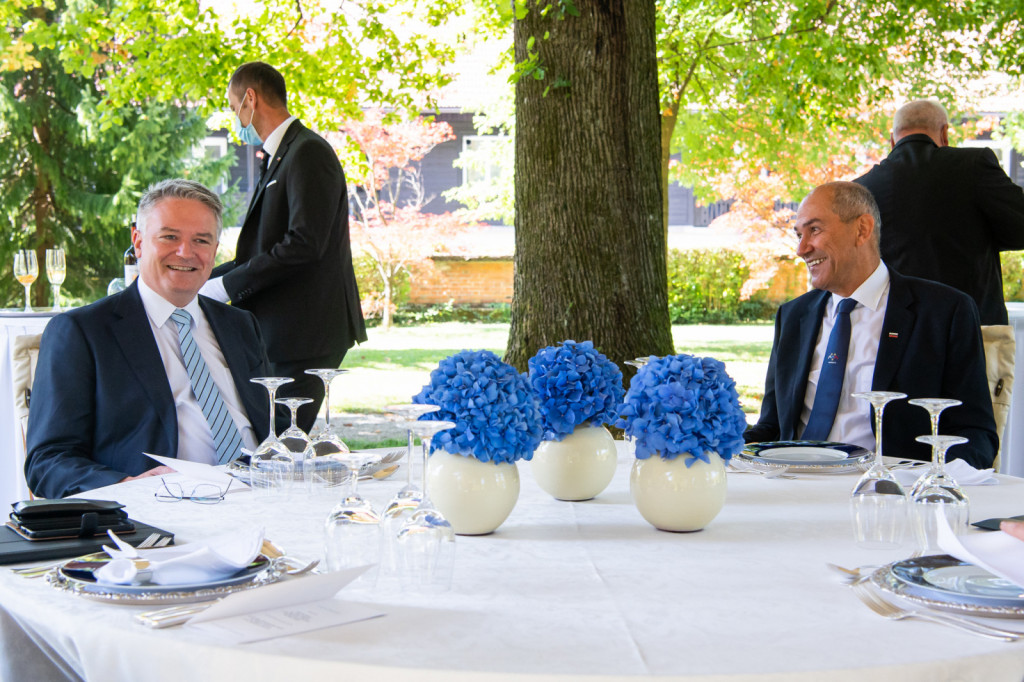 				Predsednik vlade Janez Janša na delovnem kosilu z generalnim sekretarjem OECD Mathiasom Cormannom | Avtor KPV			