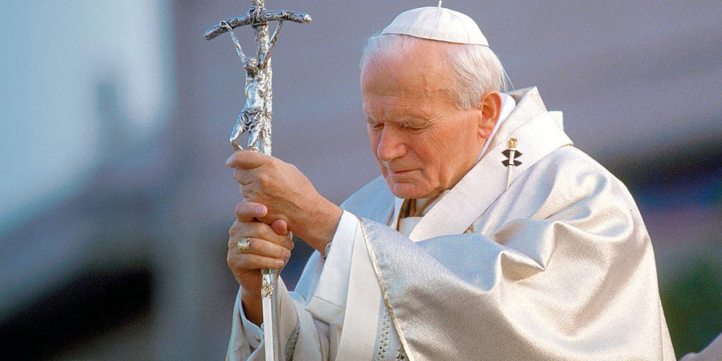 				Papež Janez Pavel II je pozval k spoštovanju sporazuma o prekinitvi ognja v Jugoslaviji ter reševanju sporov s pogajanji. | Avtor Wikipedia			