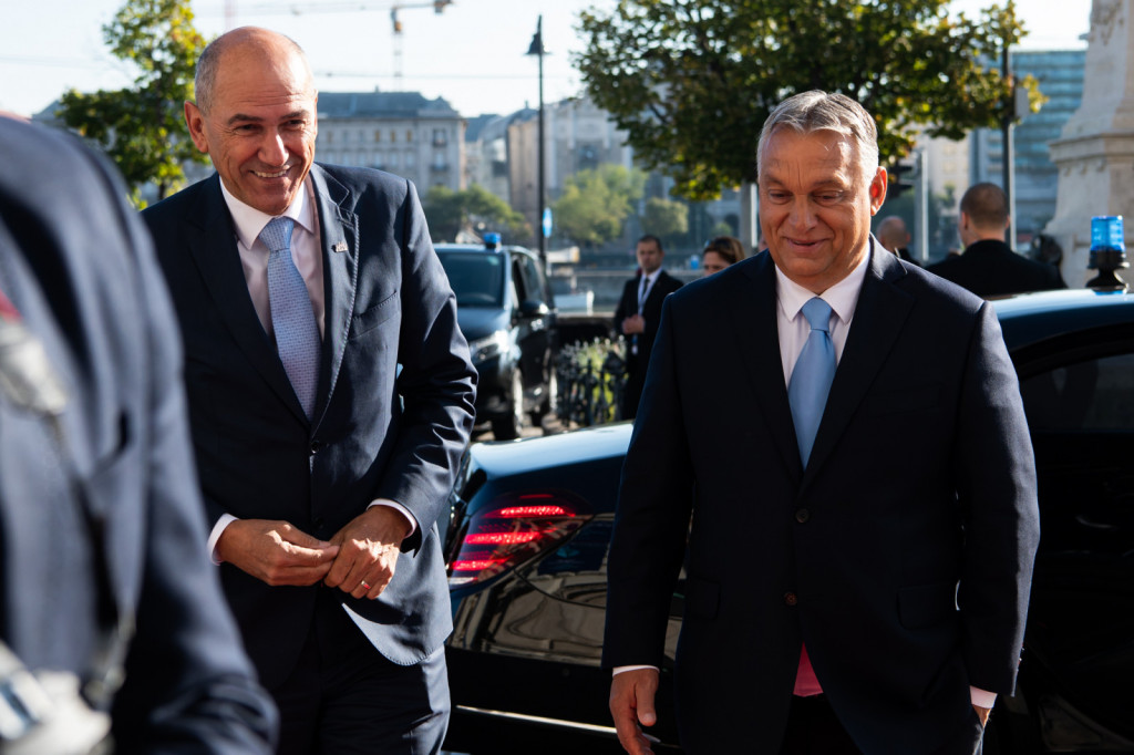 				Premiera Janšo je sprejel madžarski predsednik vlade Orban			