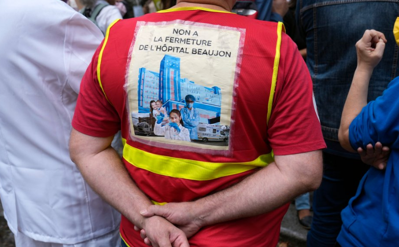 
				v Franciji so suspendirali začasno 3000 zaposlenih v zdravstvu, ker se do 15. septembra niso šli cepit. (Foto: Posnetek zaslona- 24ur, AP)			