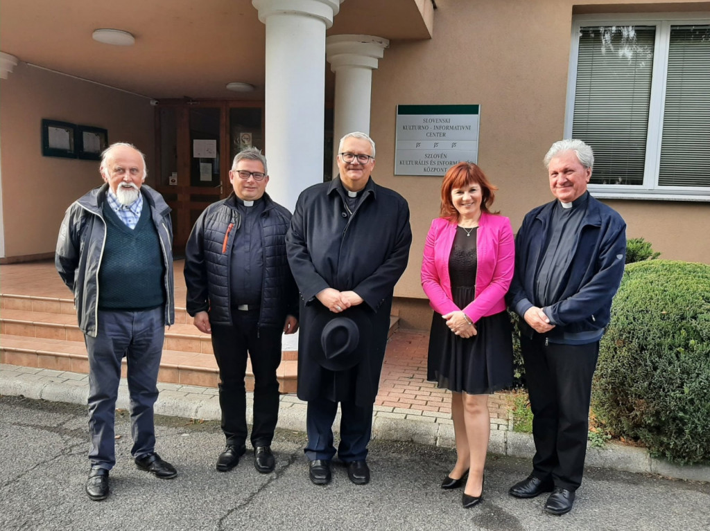 				Ob tej priložnosti so skupaj obiskali Slovenski center Lipa, v katerem imajo sedež slovenske organizacije, časopis Porabje in slovenski Radio Monošter.			