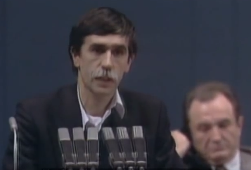 				Ciril Ribičič kot predsednik Zveze komunistov Slovenije. (Foto: Posnetek zaslona-Demokracija, Youtube)			