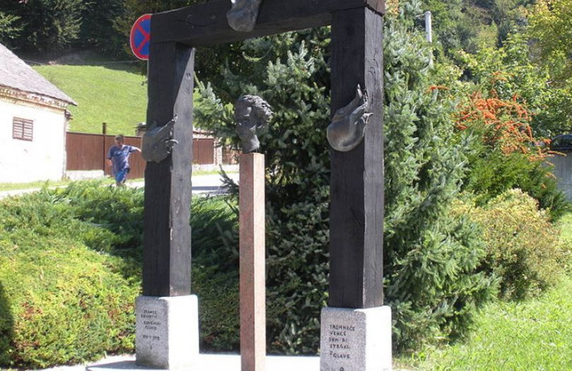 				Spomenik pesniku Francetu Balantiču v Kamniku			