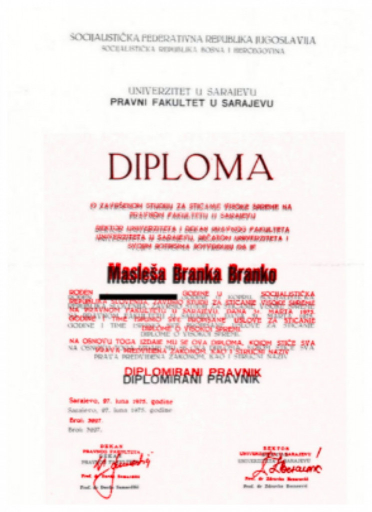 
				Z rdečo barvo je označena kopija diploma Masleše iz VS RS. Z črno je označena kopija diploma iz PF Sarajevo. (Foto: Bralec #Prava)			
