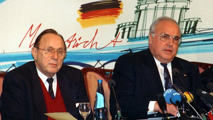 				23. decembra 1991 je Nemčija tudi uradno priznala Slovenijo kot samostojno in neodvisno državo.			