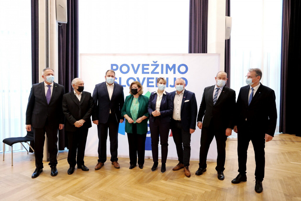 				Gibanje Povežimo Slovenijo (			