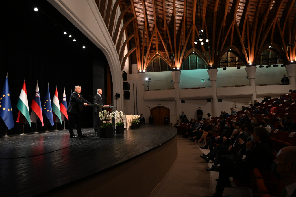 				Tiskovna konferenca obeh predsednikov vlad, Janše in Orbana, foto KPV			