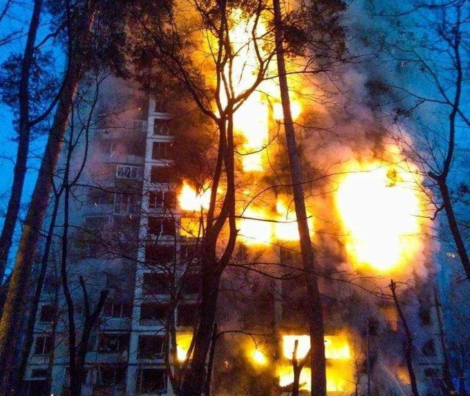 
				Ruske sile so ponoči intenzivno bombardirale stanovanjske soseske v Kijevu			