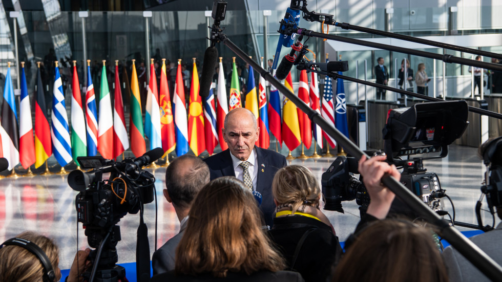 				Izjava predsednika vlade ob prihodu na izredno zasedanje voditeljev in voditeljic vlad in držav zveze NATO | Avtor Kabinet predsednika vlade			