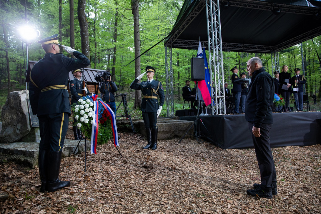 				Predsednik vlade Janez Janša se je danes udeležil državne proslave ob dnevu boja proti okupatorju, ki je potekala na Mali gori pri Ribnici na Dolenjskem | Avtor Kabinet predsednika vlade			