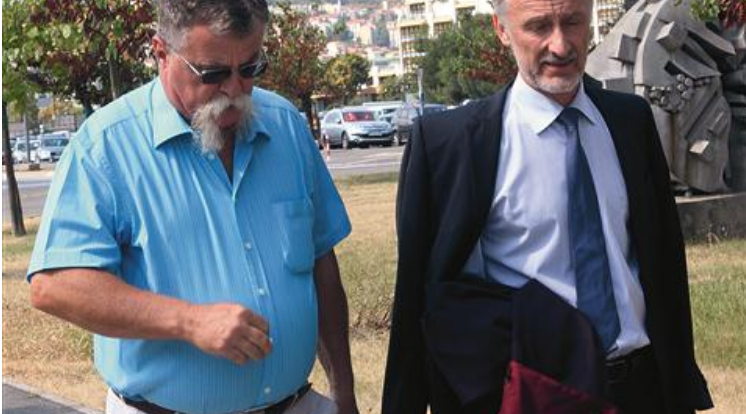 
				Ljubo Volmut in odvetnik Emil Zakonjšek. (Foto: Posnetek zaslona- Primorske novice)			