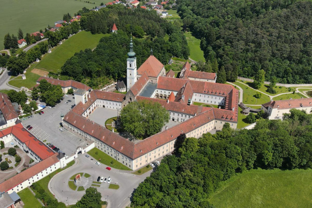 
				samostan Heiligenkreutz blizu Dunaja			