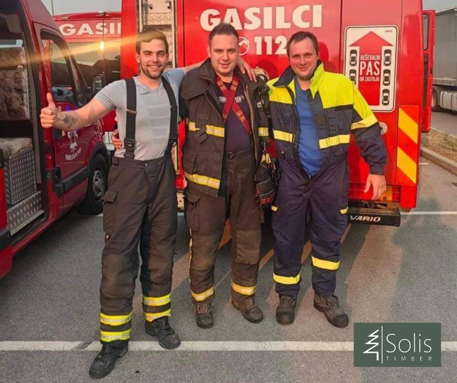 
				Podjetje Solis je odstopilo svojo gasilsko enoto pri pomoči gašenja požarja na Krasu. (Foto: Solis)			