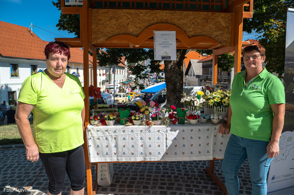 S svojo ponudbo rož na sto in en način so se na stojnici predstavile tudi članice Društva podeželskih žena Ivanjščice iz Ivančne Gorice.
