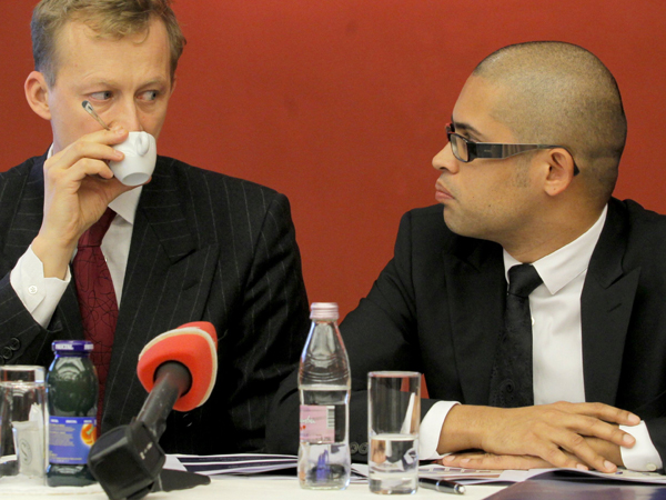 
				Predsednik Modre zavarovalnice Borut Jamnik in predsednik Kapitalske družbe Bachtiar Djalil. (Foto: Posnetek zaslona-Požareport, STA)			
