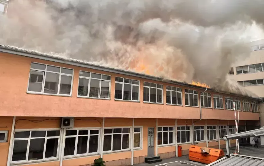 Požar u centru Banje Luke: Gori zgrada Elektrokrajine